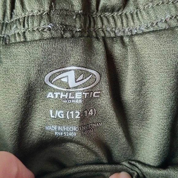Athletic Works Women’s Green Athletic Shorts with 2 side pockets Size L (12-14) - Picture 3 of 8